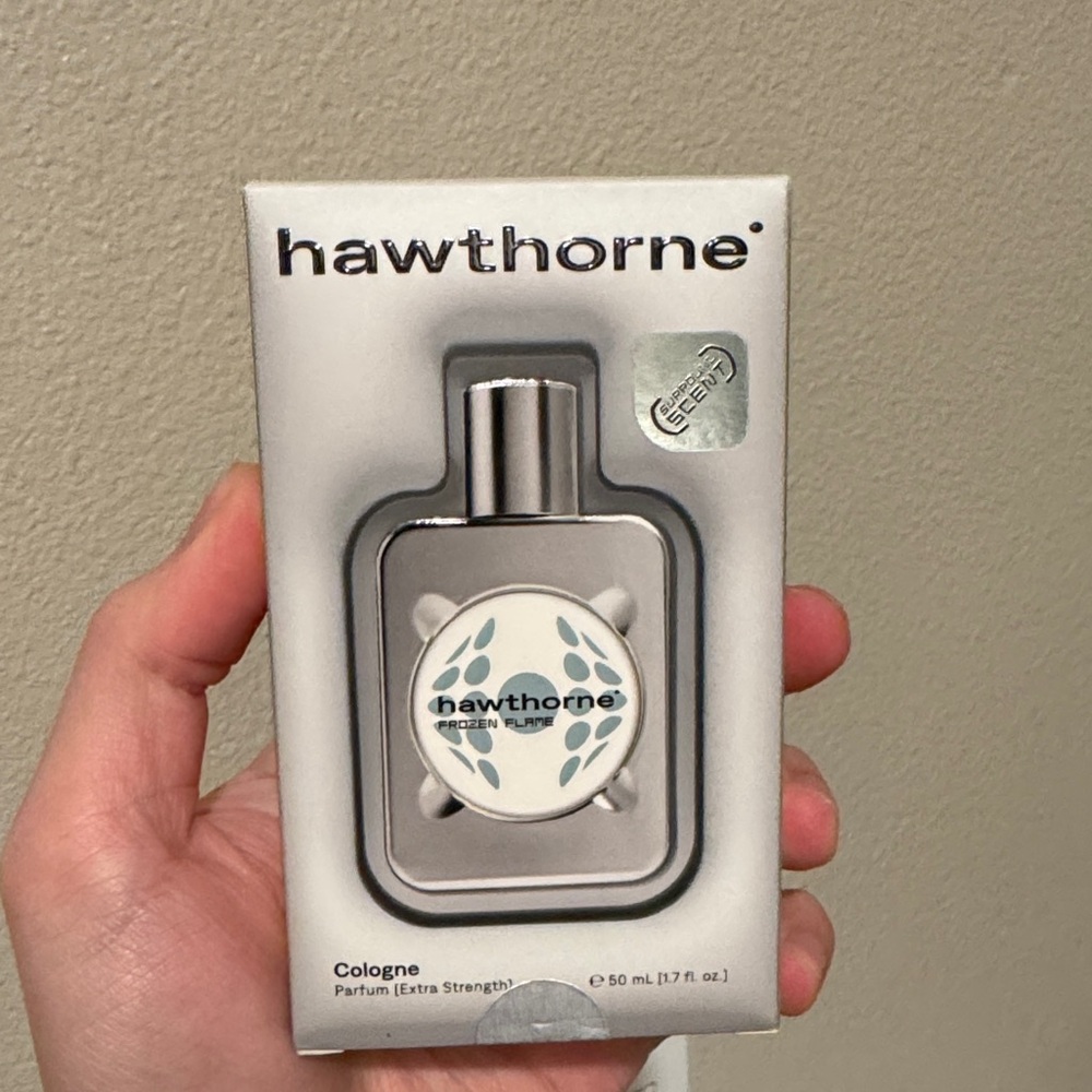 Hawthorne Cologne in Silver and White